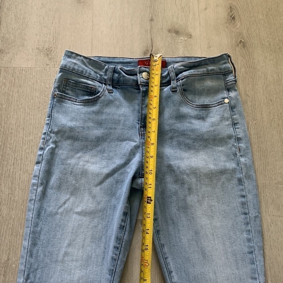 GUESS Pearl Cuff hem Jeans light wash size 27 logo - Picture 16 of 16